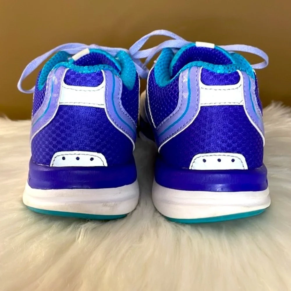 REEBOK tennis shoes 7.5